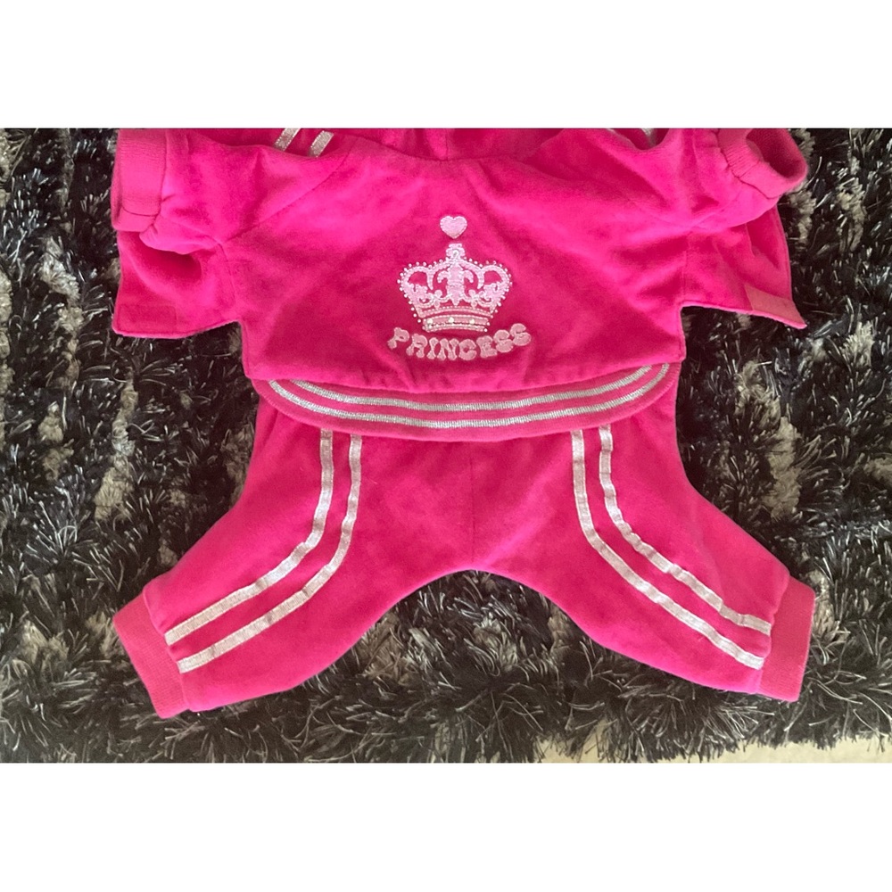 FUCHIA JUICY ‘POOCH OUTFITTERS’ WARM UP FOR 6-8 LB DOG - GENTLY USED